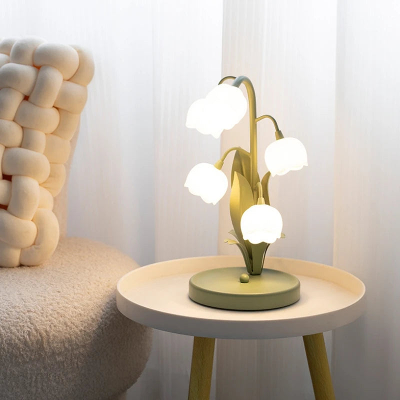 Vintage Floral Lily Table Lamp
